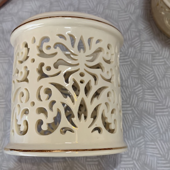 LENOX SET OF (2) Cream  Pierced  Cut Out Votive Candle Holder With Gold Trim - Picture 3 of 10